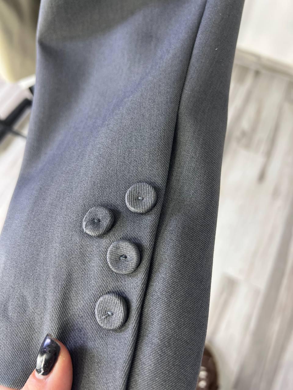 Пиджак женский Qidian 9329 двойка имитация жилетки свободный широкий крой OS Серый (3769) - фото 8 Пиджак женский Qidian 9329 двойка имитация жилетки свободный широкий крой OS Серый (3769) - фото 8