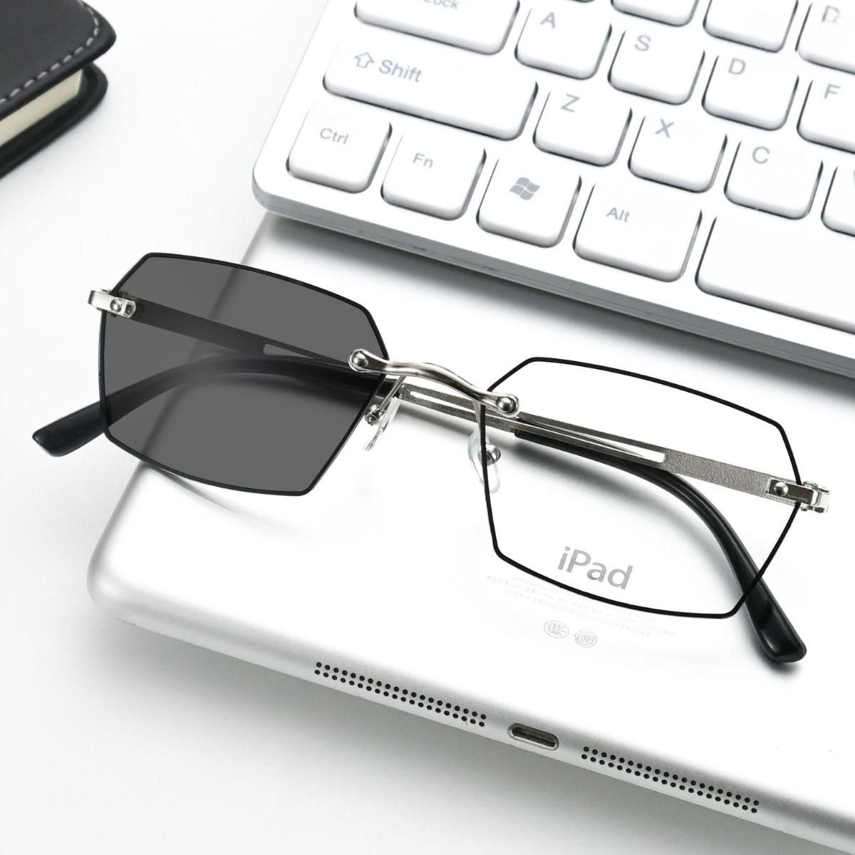 Фотохромні окуляри PhotoGlas для читання з блокуванням синього світла/діоптрія +2,0 оправа Сріблястий (2383) - фото 3 Фотохромні окуляри PhotoGlas для читання з блокуванням синього світла/діоптрія +2,0 оправа Сріблястий (2383) - фото 3