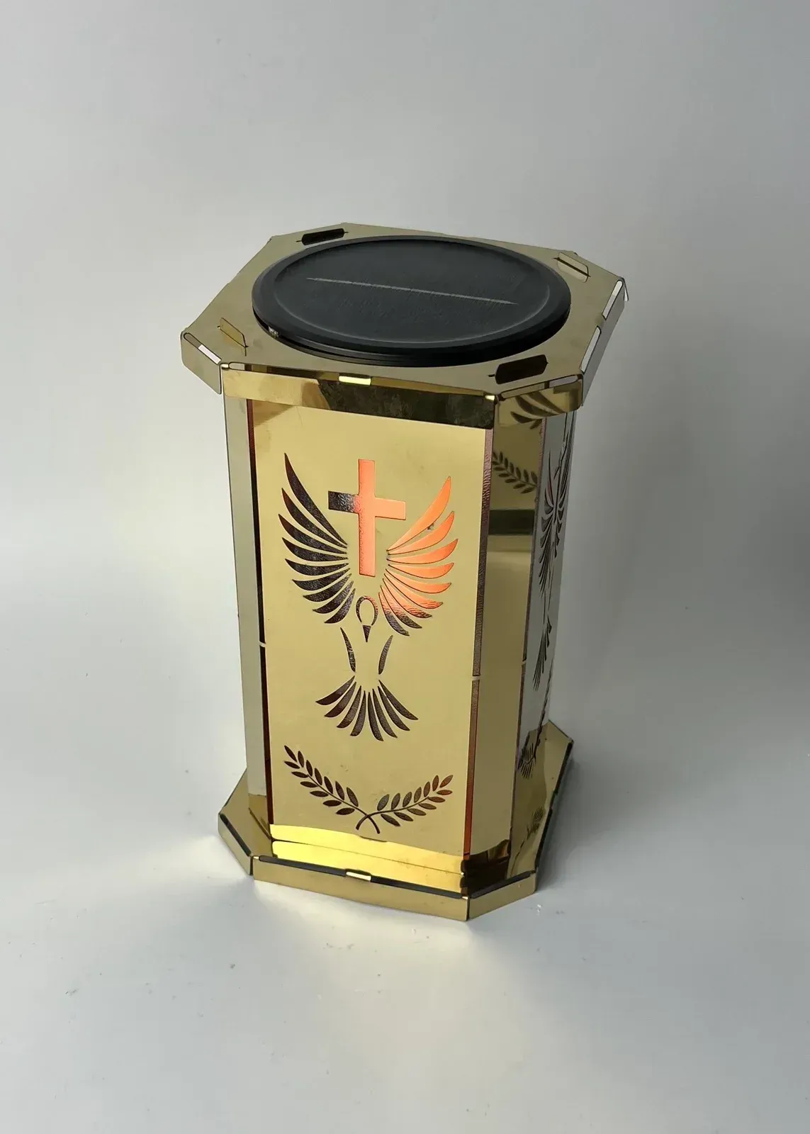 Лампадка металлическая Ангел с солнечной панелью для Аллеи Героев Золотая (L0002)