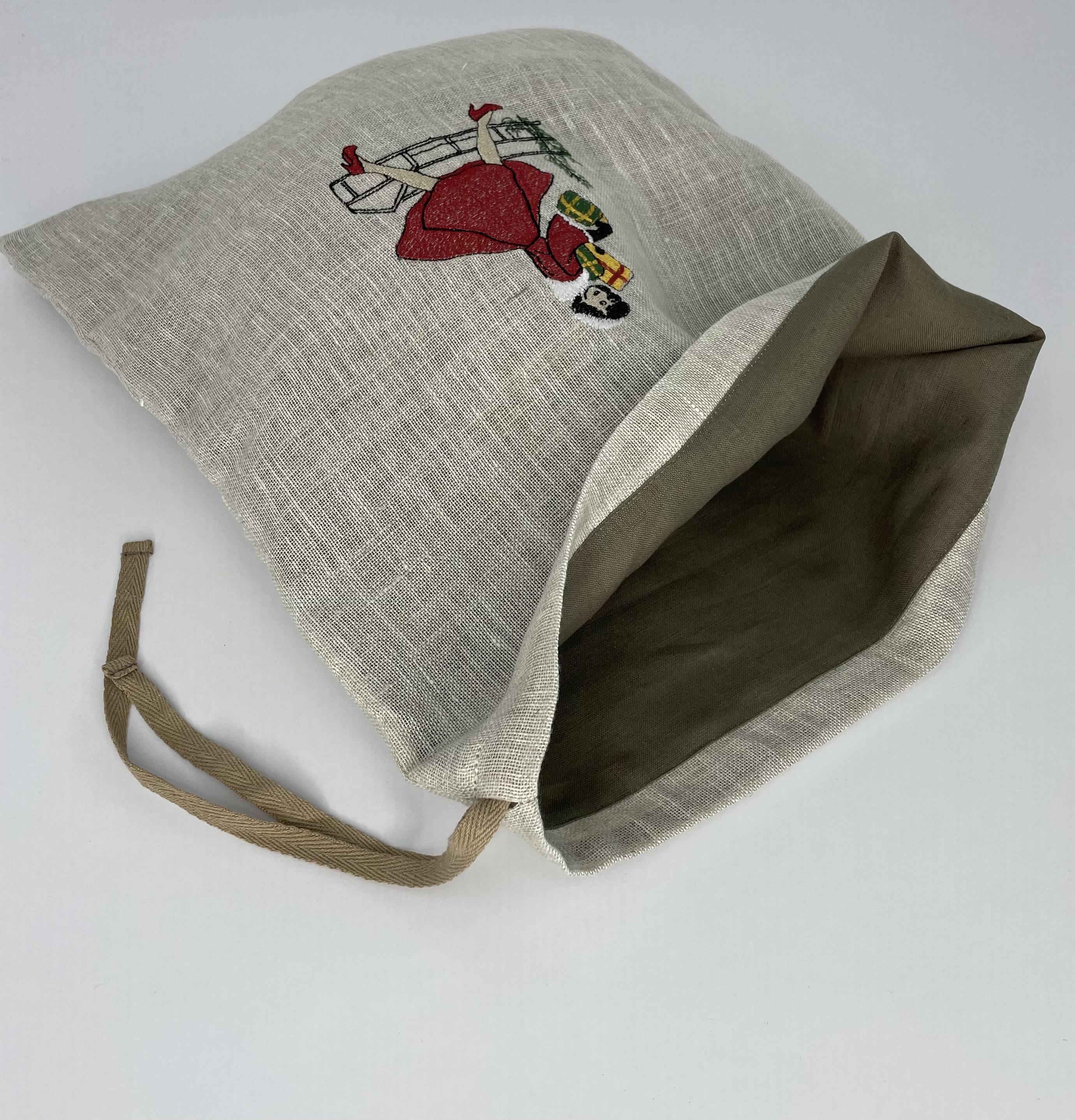 Мешочек для хлеба с вышивкой Девочка с подарками 30х40 см (30075011)