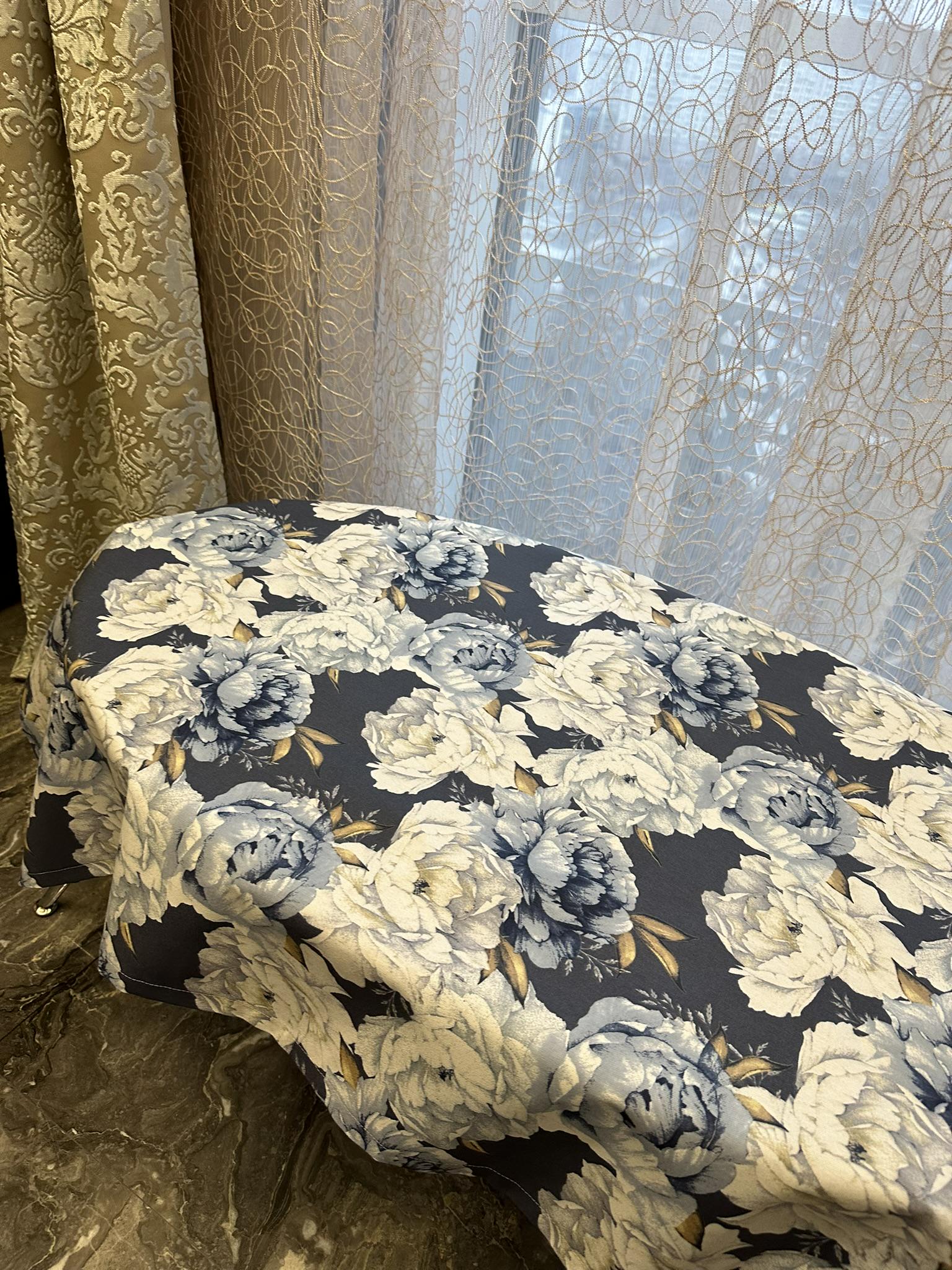 Скатертина Le maison de Garny Півонії 90x130 см Синій (21-03241)