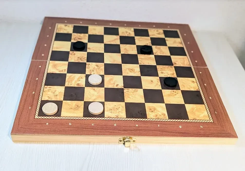 Набір ігор 3в1 шахи/шашки/нарди в дерев'яній 33х33 см - фото 2