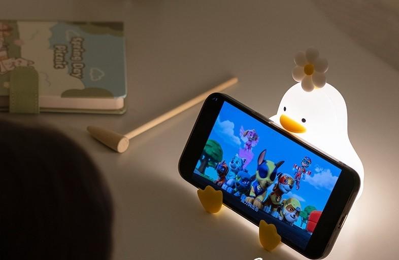 Ночник детский силиконовый Утка Белый (7081) - фото 3 Ночник детский силиконовый Утка Белый (7081) - фото 3