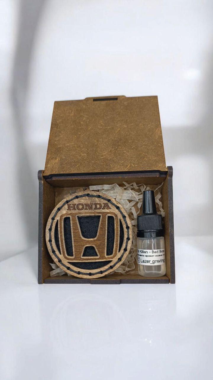 Ароматизатор в дифлектор для авто Honda из дерева и войлока и аромапарфюм 5 мл (78) - фото 2