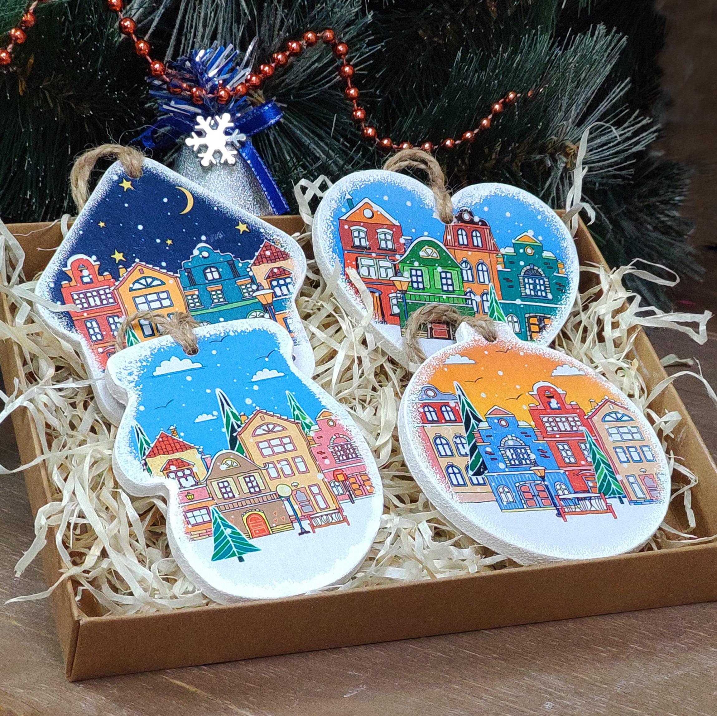 Новогодние игрушки из дерева Домики GrayCat 4 шт. 9 см