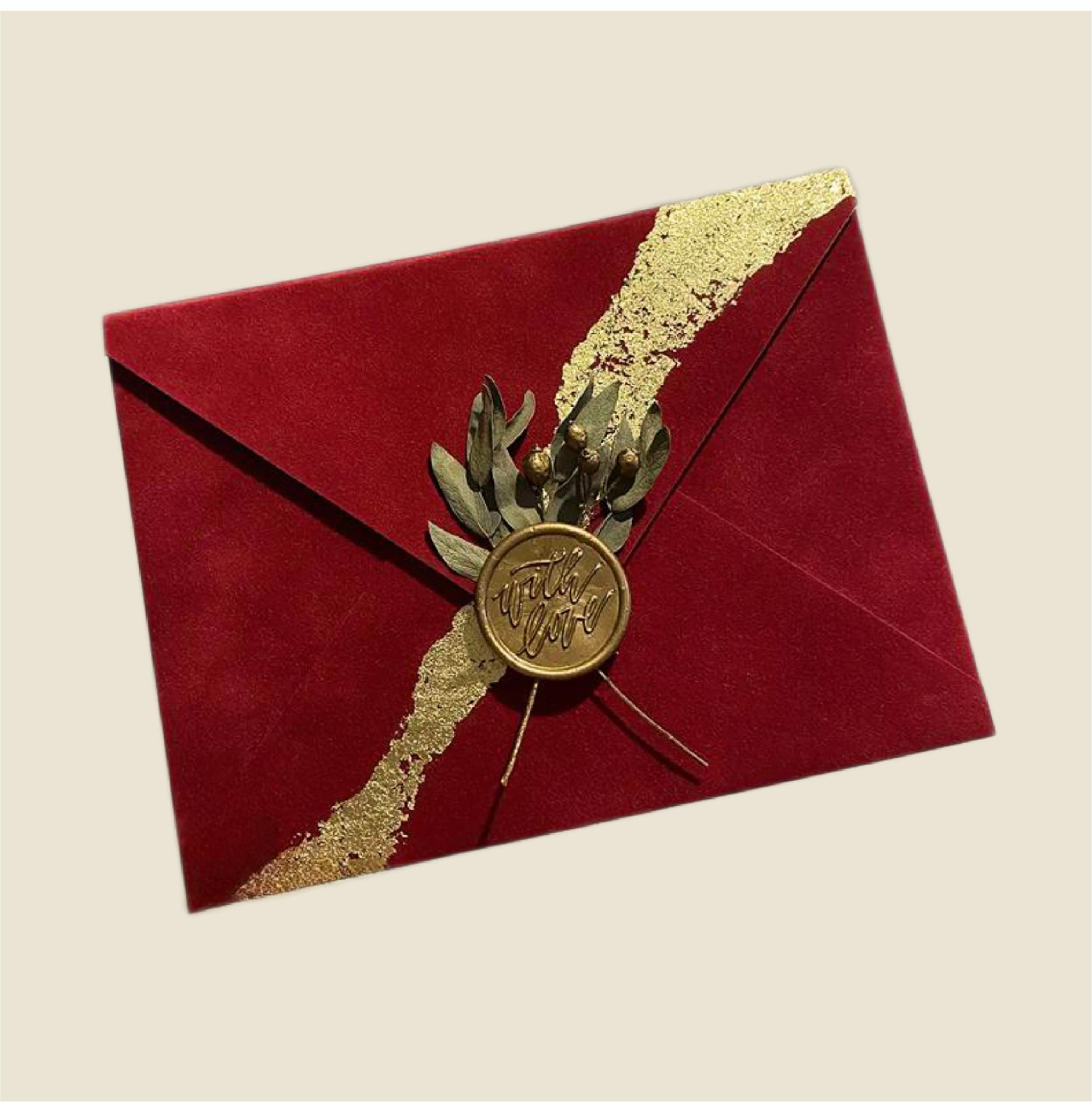 Конверт оксамитовий з підкладкою 15х11 см на магнітній застібці з позолотою декором та печаткою Червоний (2074174603)
