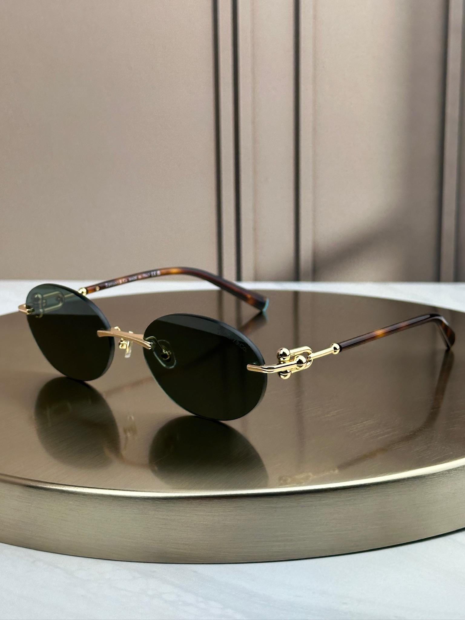 Солнцезащитные очки Tiffany & Co TF3104D безоправные овальные темно-зеленая линза черепаховые скобки женские Золотой