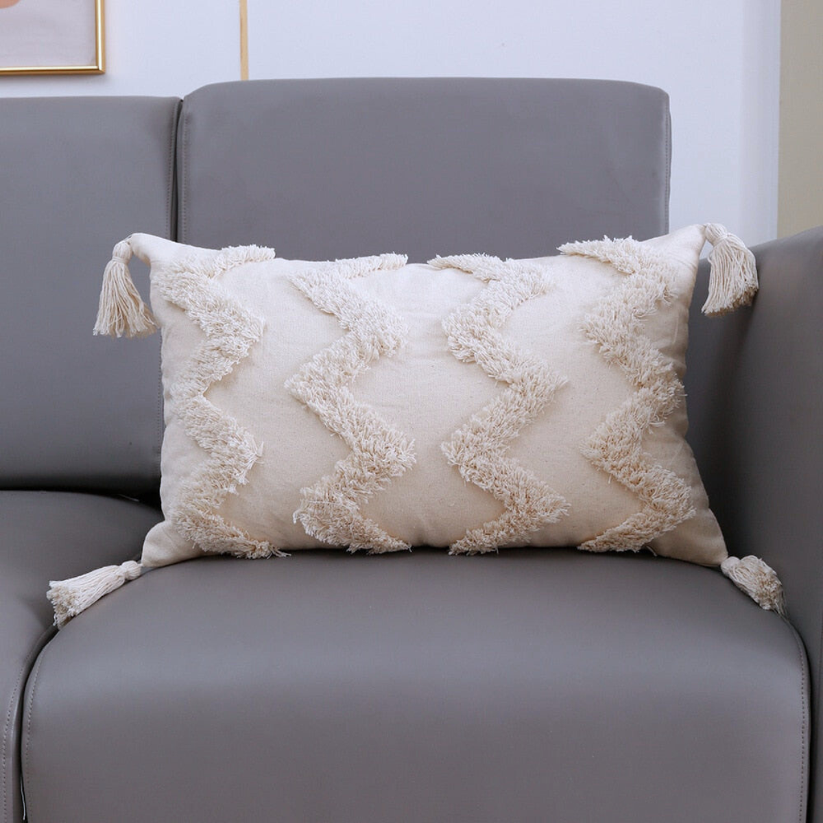 Подушка декоративная хлопок с эффектным объемным узором квадратная с кисточками 30х50 см Кремовый (60050)