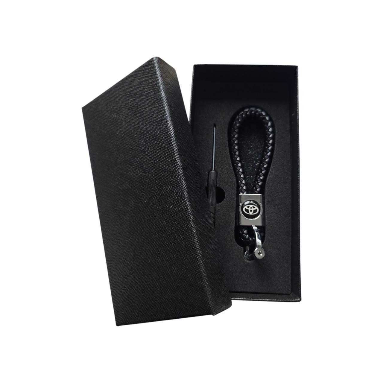 Брелок автомобильный с карабином Toyota кожаный (1385667969)