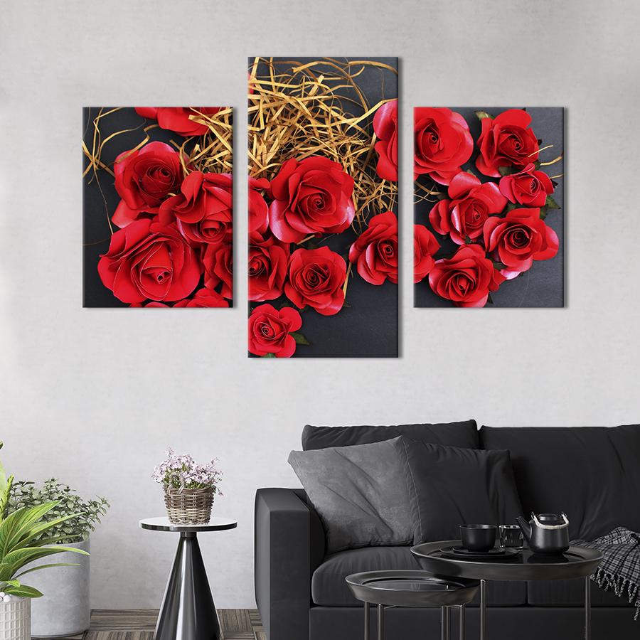Картина на холсте триптих Бутоны красных роз 96x60 см (777-32)