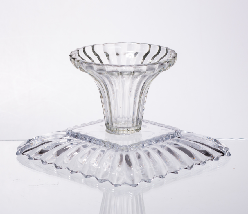 Тортовница из толстого стекла на ножке квадратная 16х16х9 см Прозрачный (64486-16) - фото 3 Тортовница из толстого стекла на ножке квадратная 16х16х9 см Прозрачный (64486-16) - фото 3