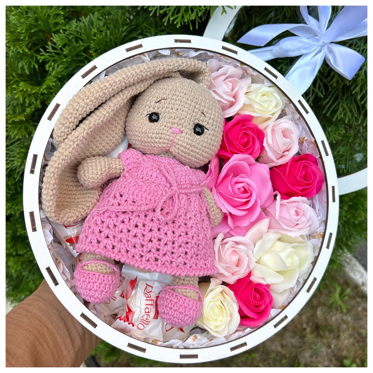 Подарунковий бокс з іграшкою та солодощами на день народження Рожевий - фото 2 Подарунковий бокс з іграшкою та солодощами на день народження Рожевий - фото 2