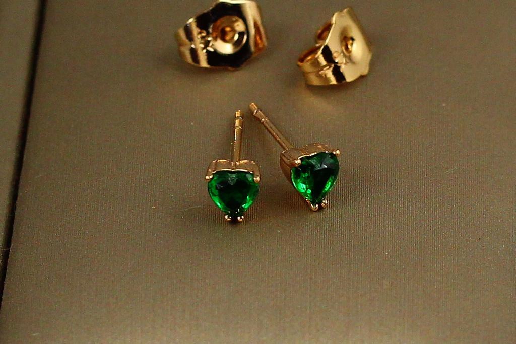 Серьги гвоздики Xuping Jewelry сердечки с зелеными камешками 4 мм Золотистый (27479912)