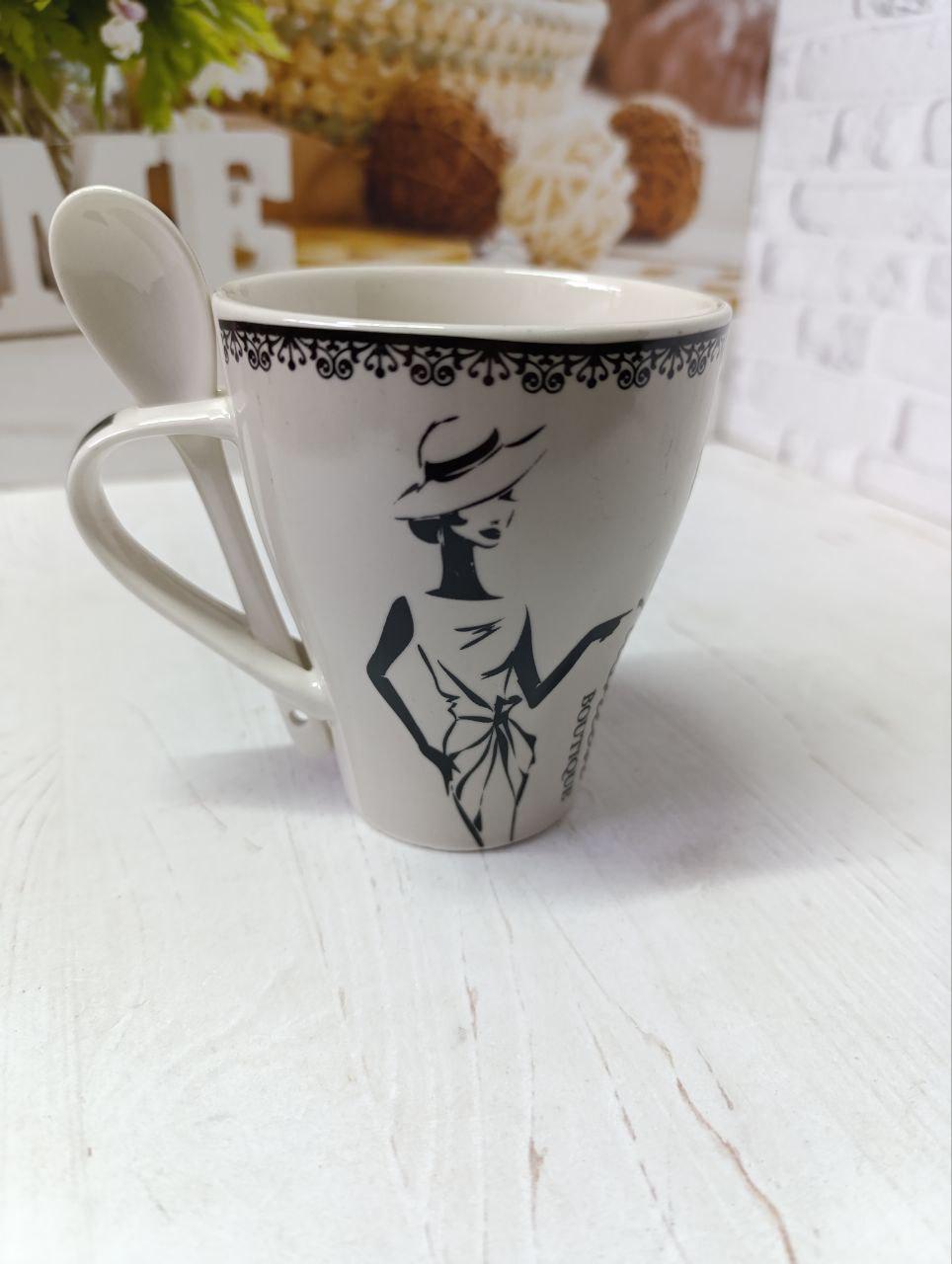 Кружка SNT Fashion Boutique с ложкой фарфора 330 мл (040-01-89-1) Кружка SNT Fashion Boutique с ложкой фарфора 330 мл (040-01-89-1)