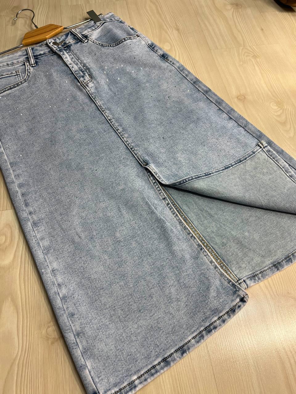 Спідниця жіноча джинсова Liana 421 розсип камінців пряма розріз попереду стрейчева великі розміри р. 40 Блакитний (3996) - фото 6 Спідниця жіноча джинсова Liana 421 розсип камінців пряма розріз попереду стрейчева великі розміри р. 40 Блакитний (3996) - фото 6