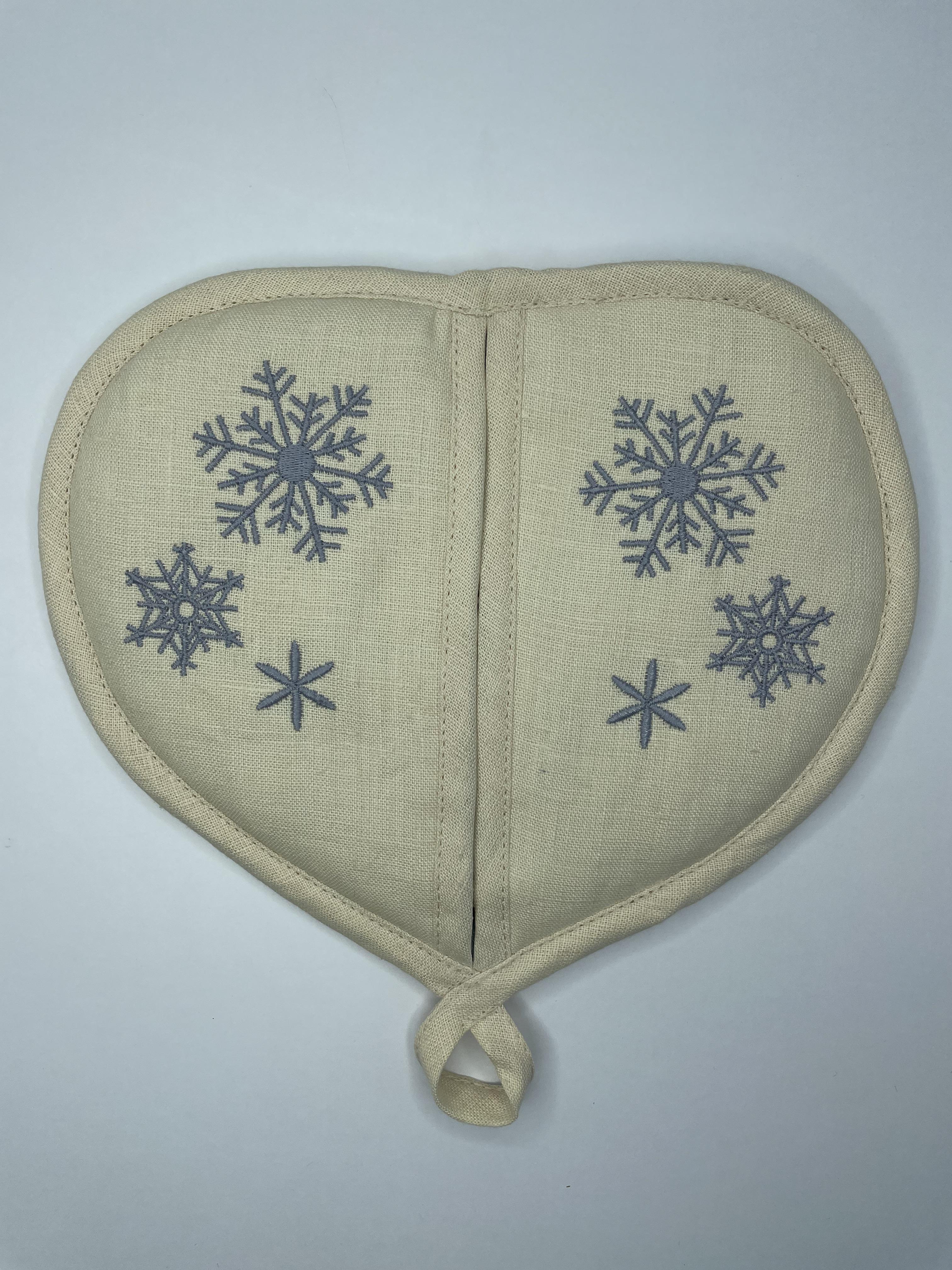 Прихватка в форме сердечка с вышивкой Снежинки (30100314) - фото 3 Прихватка в форме сердечка с вышивкой Снежинки (30100314) - фото 3