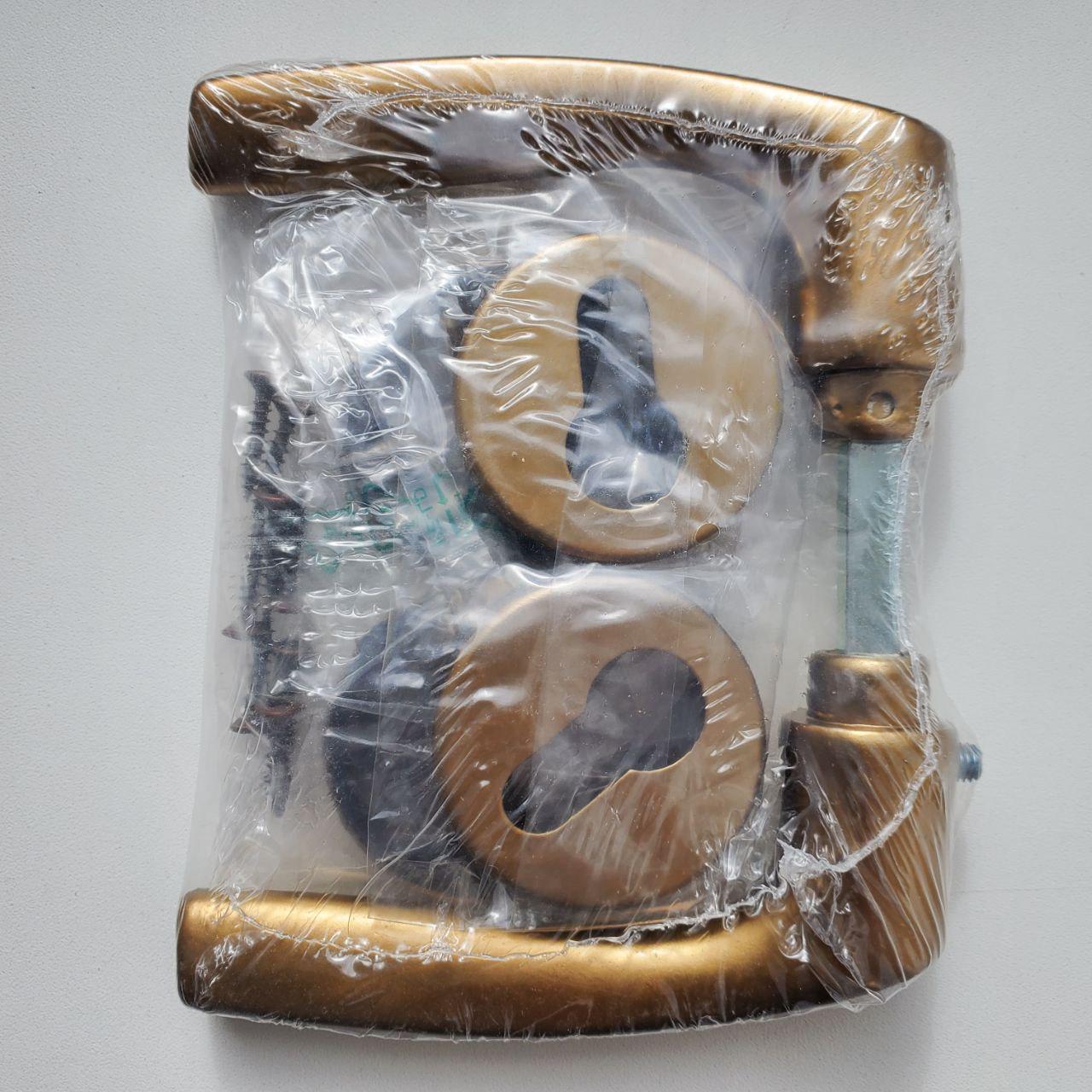 Дверная ручка Ghidini Gabry с накладкой под цилиндр Античная бронза (25105668) - фото 3 Дверная ручка Ghidini Gabry с накладкой под цилиндр Античная бронза (25105668) - фото 3