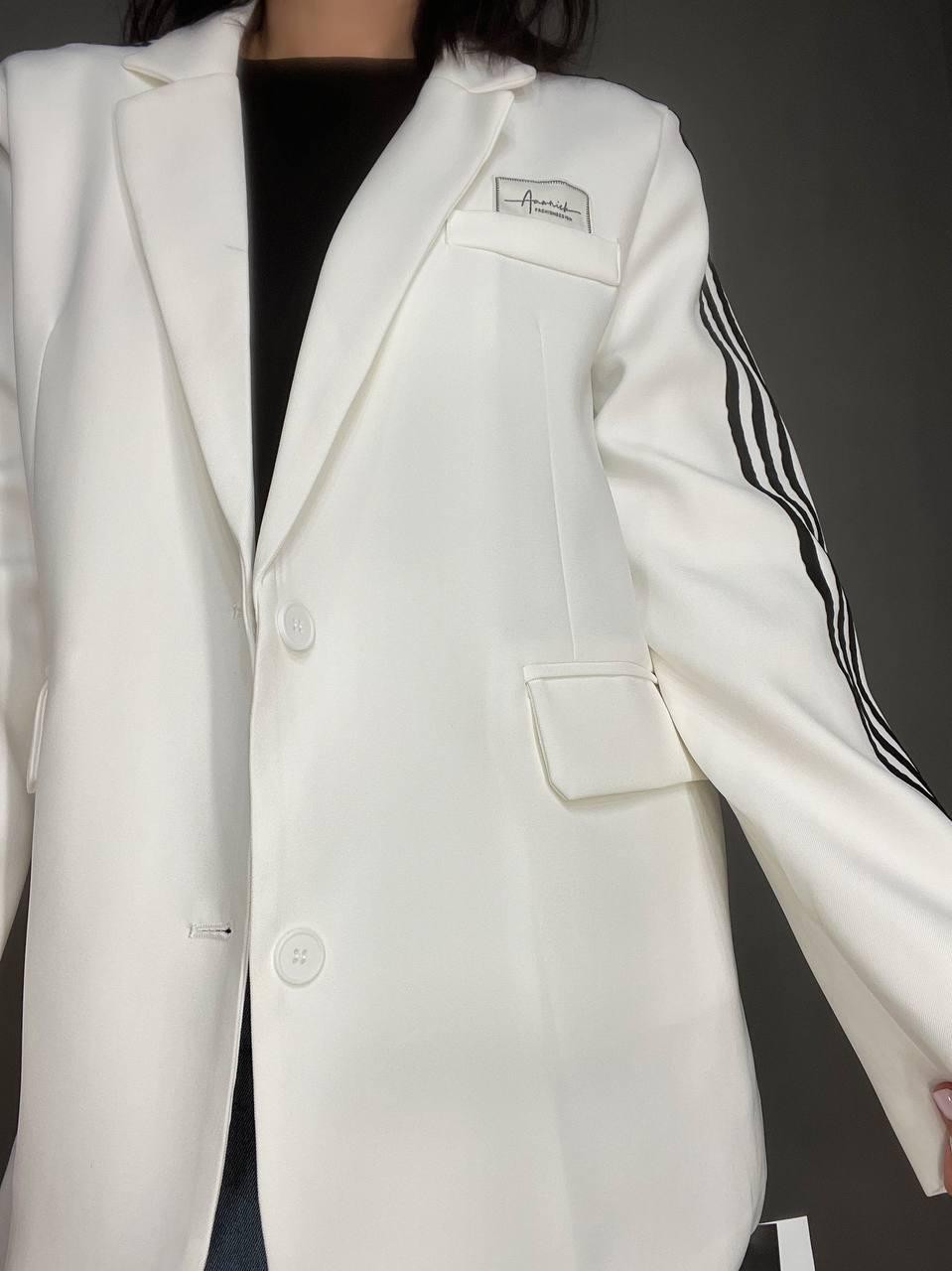 Пиджак женский Qidian 92208 с лампасами на рукавах широкий OS Белый (3790) - фото 5 Пиджак женский Qidian 92208 с лампасами на рукавах широкий OS Белый (3790) - фото 5