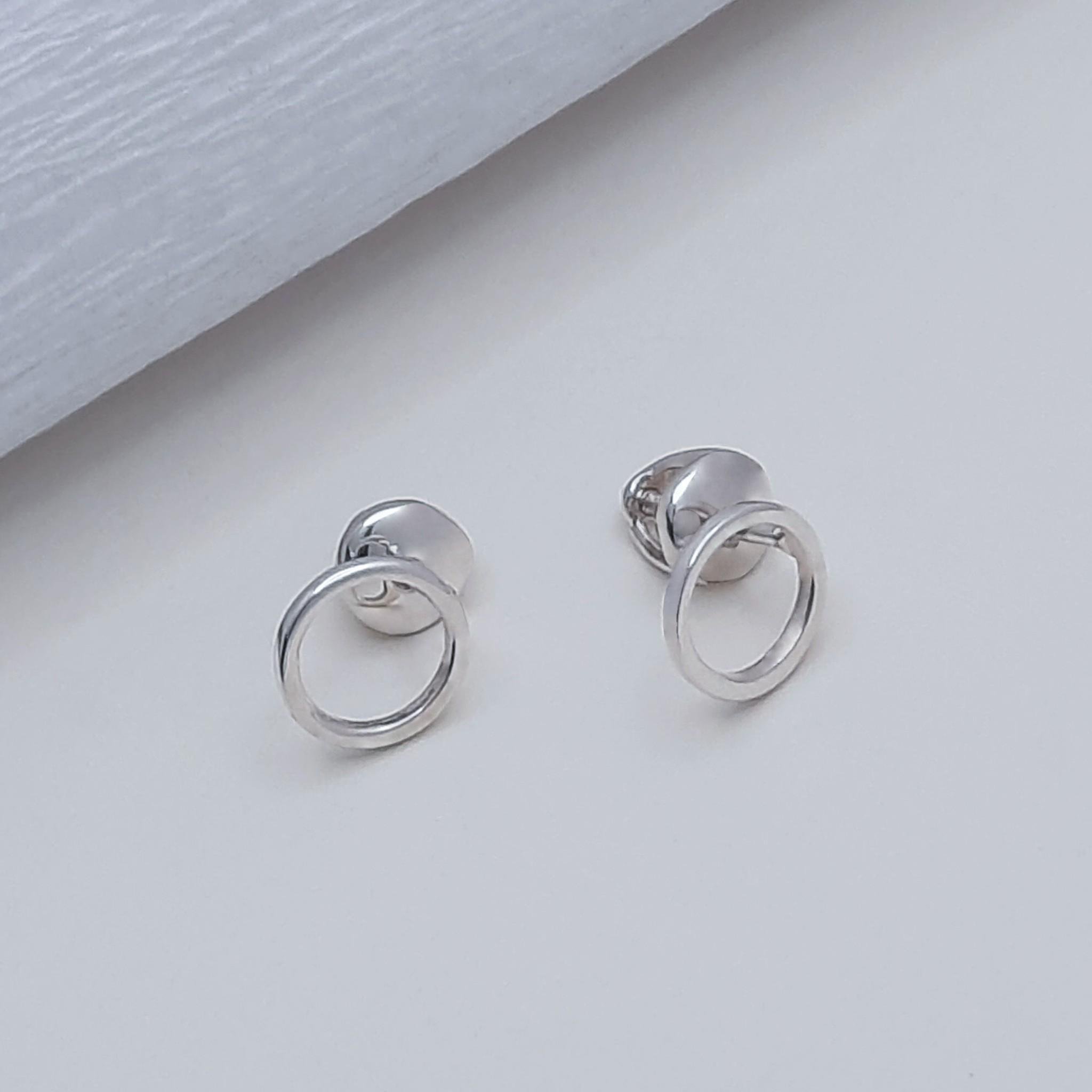 Серебряные серьги пусеты Циклон