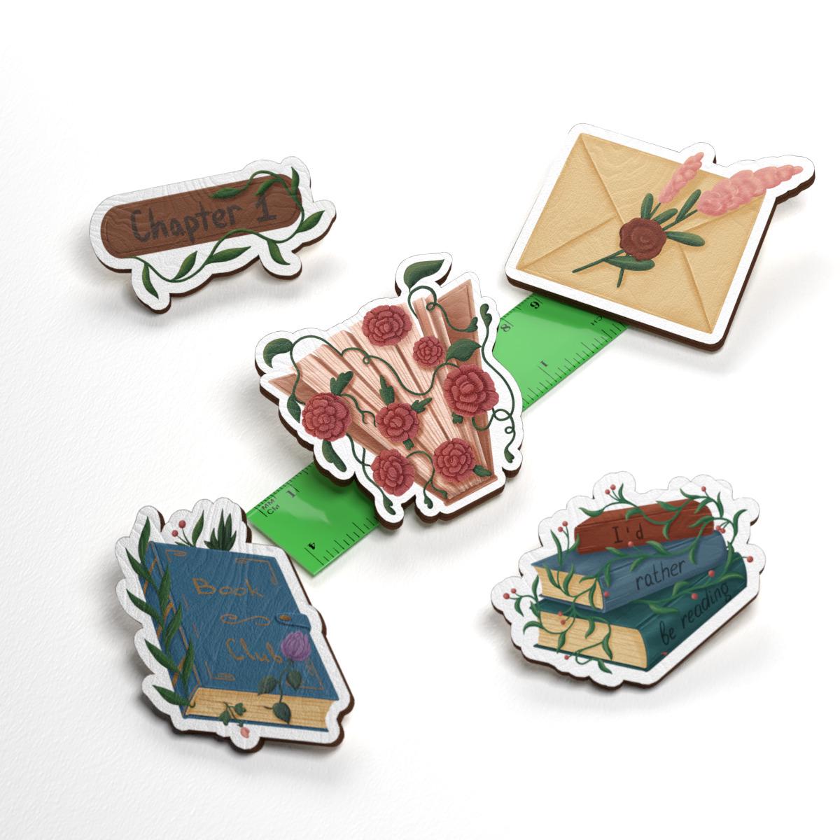 Набор значков Lex Altern Книги из дерева 5 шт. - фото 2 Набор значков Lex Altern Книги из дерева 5 шт. - фото 2