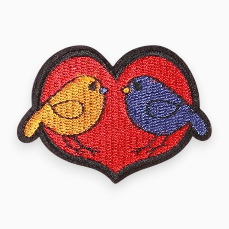 Термоаплікація Birds heart вишита 4,5х6,3 см 1 шт. Червоний (АК4563с07)
