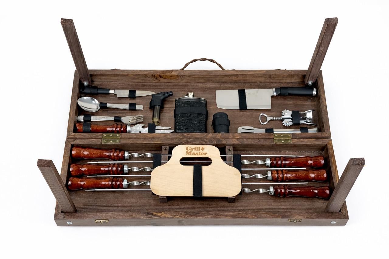 Набор для пикника GrillMaster Скаут кейс-стол-трансформер с/тесаком/опахалом 32 пр. Коричневый (10-164-KS-7620)