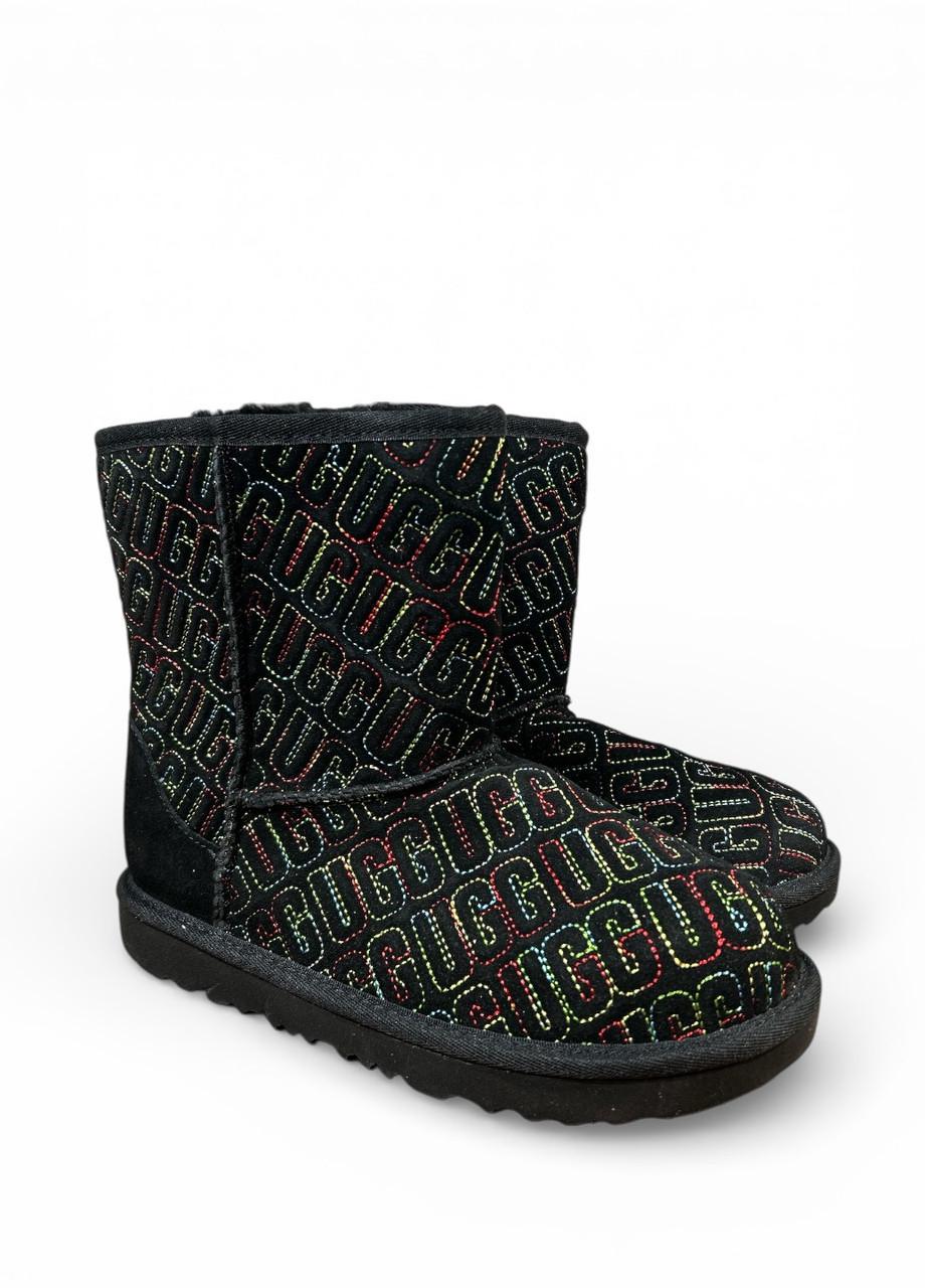 Угги UGG Classic Graphic II Stitch Kids s/n1112383K р. 36 US 4 22,5 см Черный (2870772080)