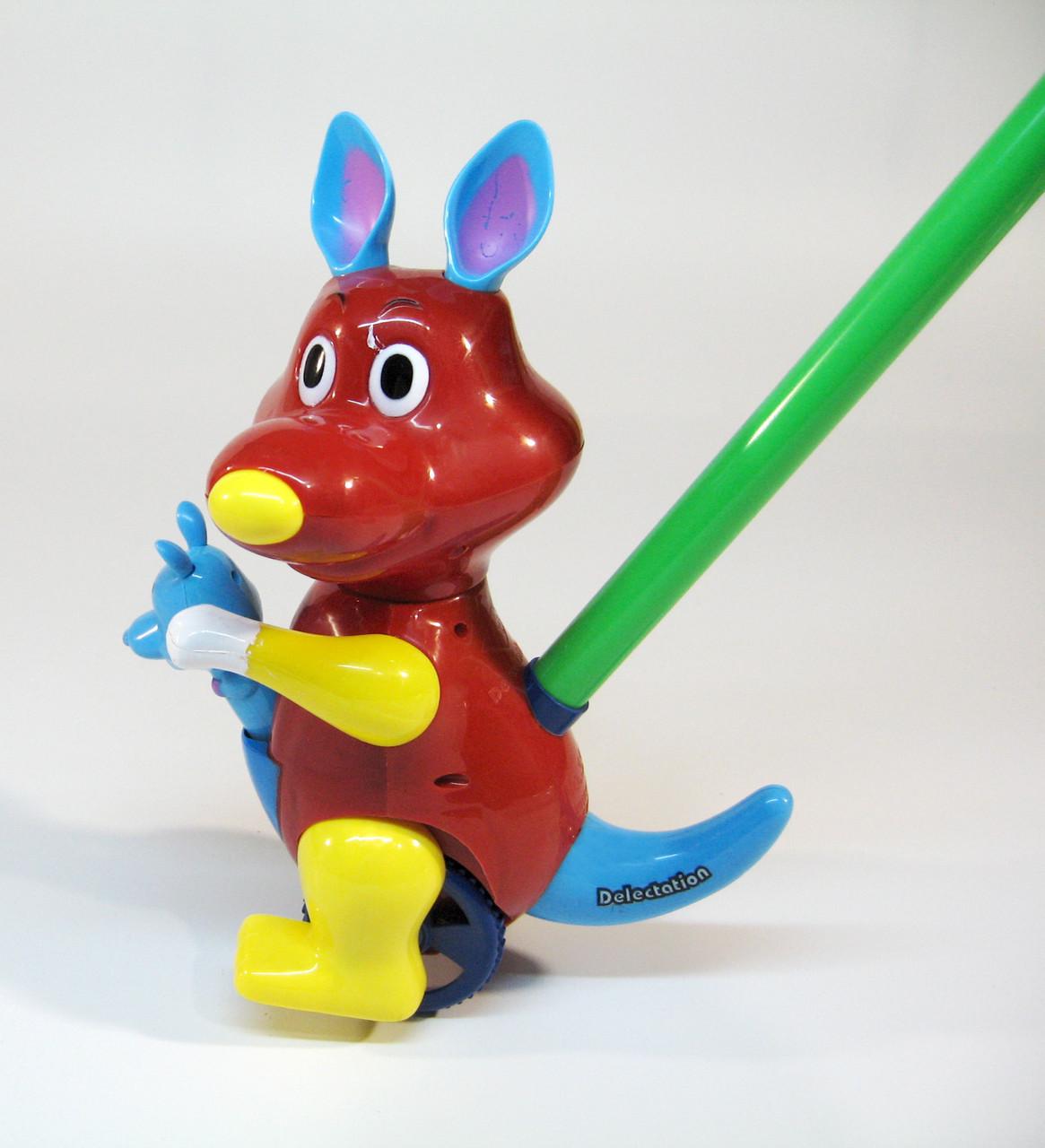 Каталка кенгуру с пищалкой в кульке Красный Каталка кенгуру с пищалкой в кульке Красный