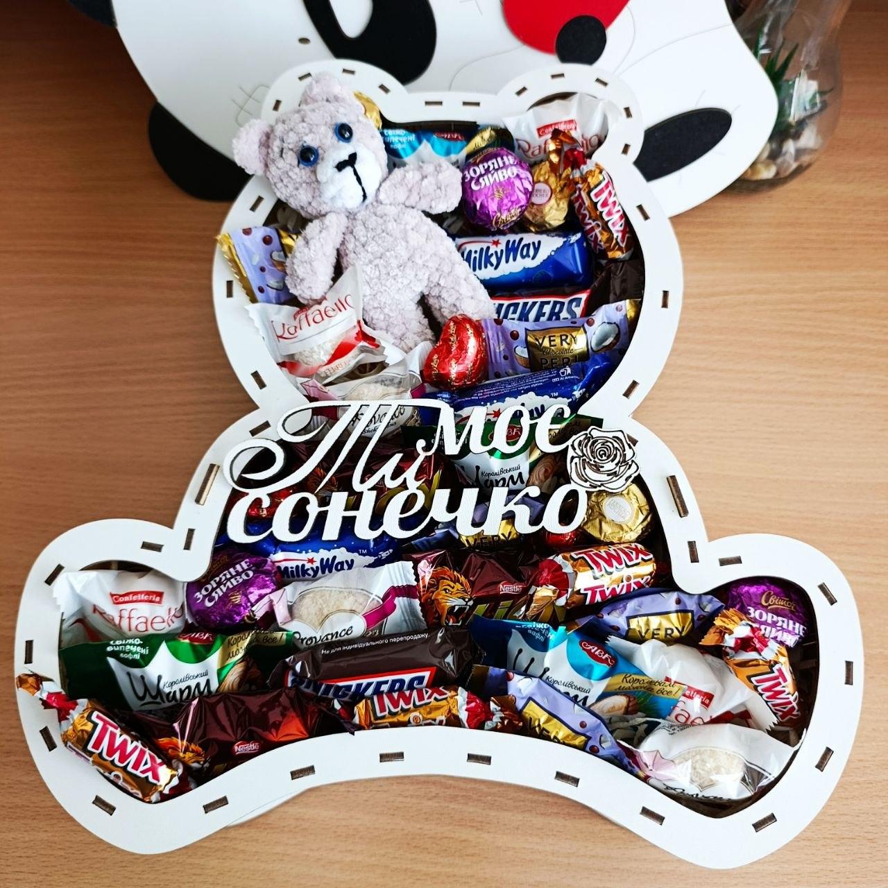 Подарунковий бокс з іграшкою та сололощами (35890372)