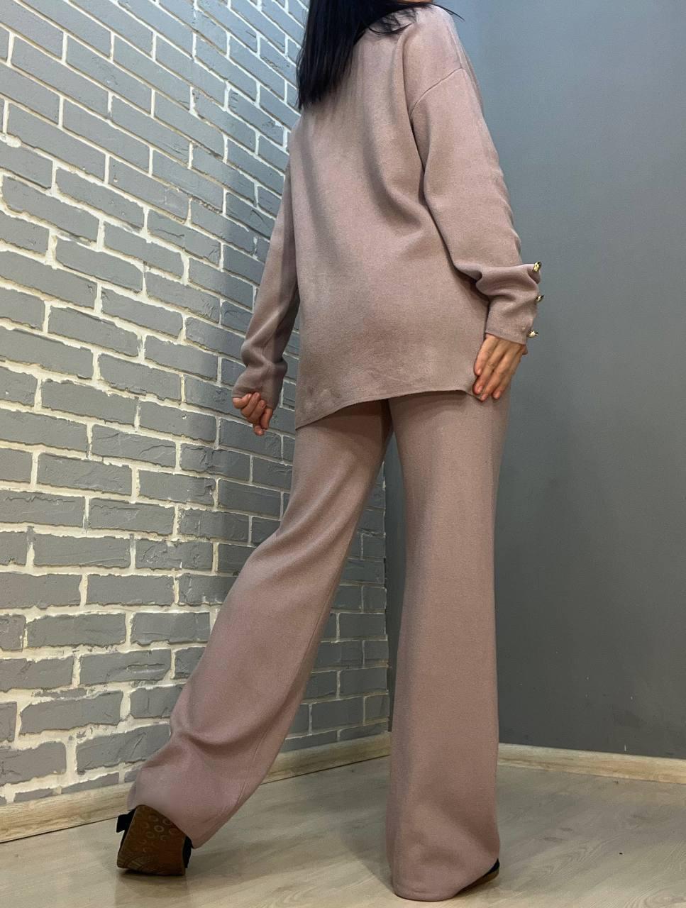 Костюм женский De Red 77029 вязка брюки со свитером OS Пудровый (3159) - фото 4 Костюм женский De Red 77029 вязка брюки со свитером OS Пудровый (3159) - фото 4