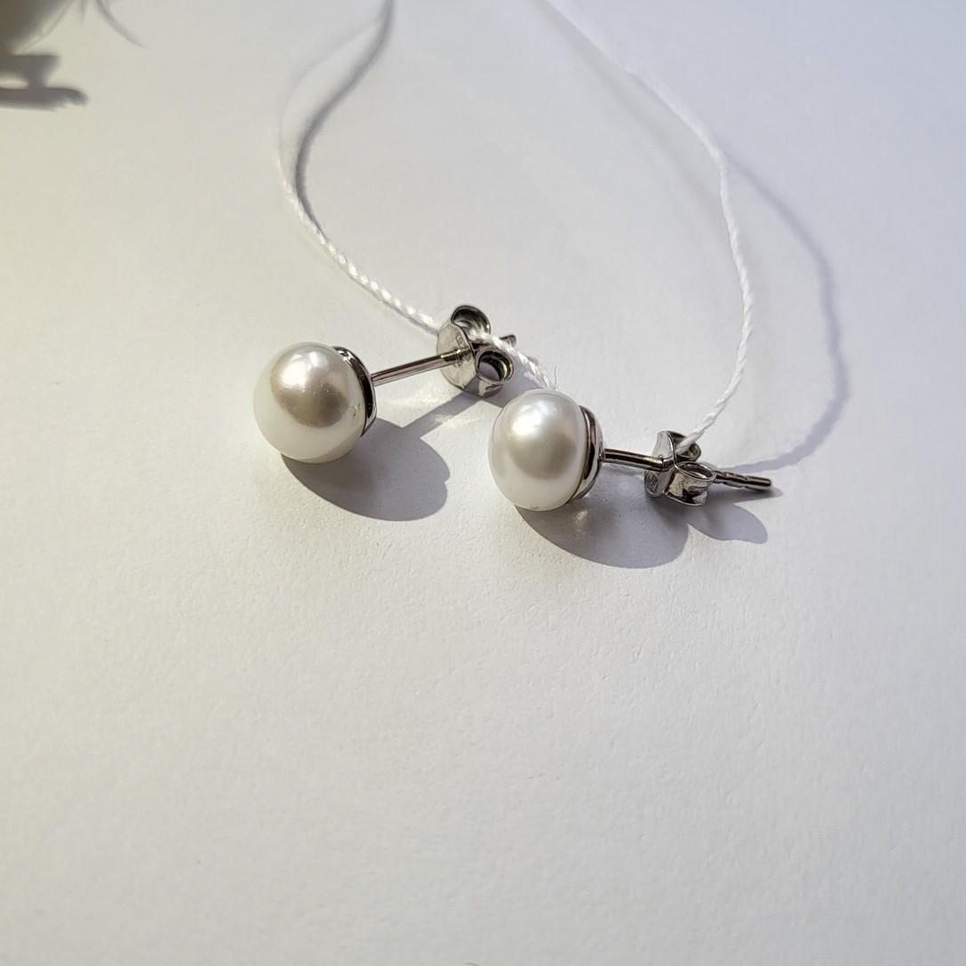 Серьги с жемчугом покрытое родием из серебра 925 проба 0,95 г Белый (070с)