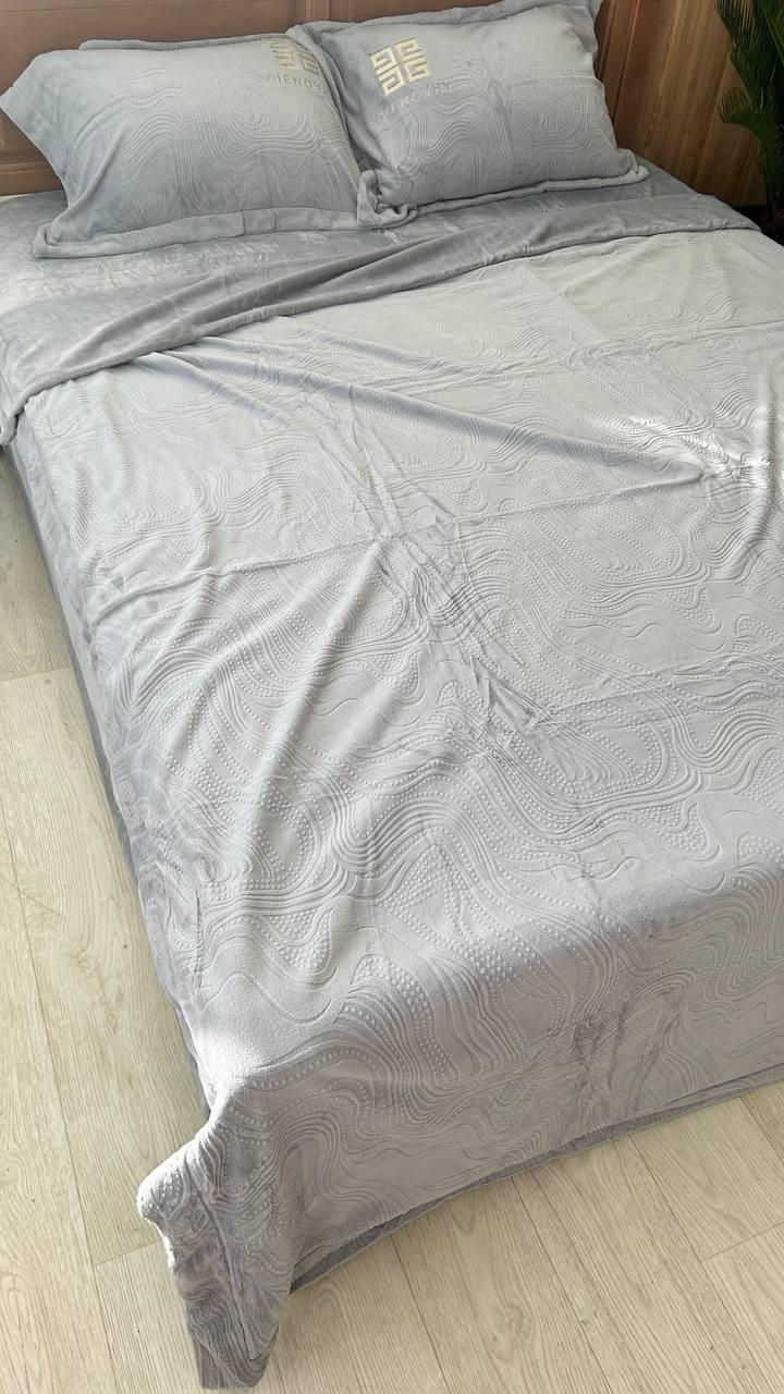 Постільна білизна велюр євро 200х230 см наволочки 50х70 см 2 шт. Сірий (Д-velur-givenchy-001)