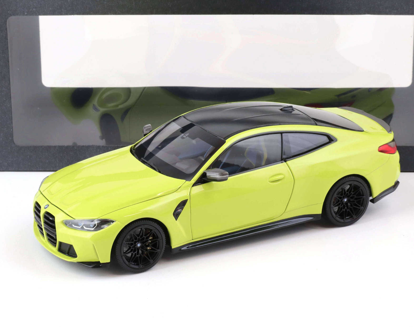 Модель автомобиля 1:18 BMW M4 G82 Coupe 2020 Sao Paolo Yellow (80435A51949)
