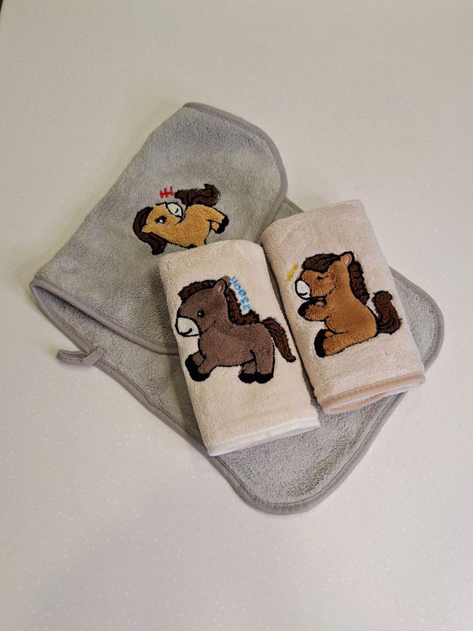 Набор подарочных полотенец Colorful Home 3 шт. с петелькой из микрофибры 25х50 см Лошадки (1523) - фото 4 Набор подарочных полотенец Colorful Home 3 шт. с петелькой из микрофибры 25х50 см Лошадки (1523) - фото 4