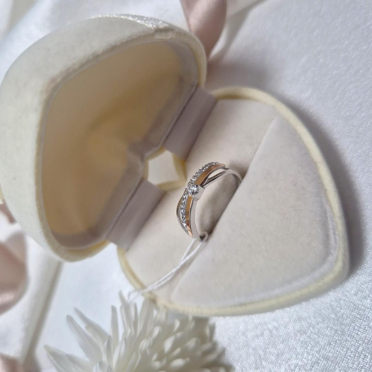 Каблучка із золотою пластиною з білими каменями срібло 925 проби золото 375 1,48 г р. 18,0 (1682к) - фото 3 Каблучка із золотою пластиною з білими каменями срібло 925 проби золото 375 1,48 г р. 18,0 (1682к) - фото 3