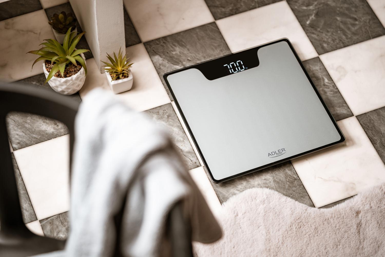 Ваги підлогові електронні Adler AD 8174 до 180 кг 2хАААА автовимкнення Silver (AD8174S) - фото 4 Ваги підлогові електронні Adler AD 8174 до 180 кг 2хАААА автовимкнення Silver (AD8174S) - фото 4