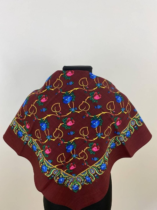 Платок шерстяной Ожерелье из красных и синих цветов 80x80 см Бордовый (29439534)