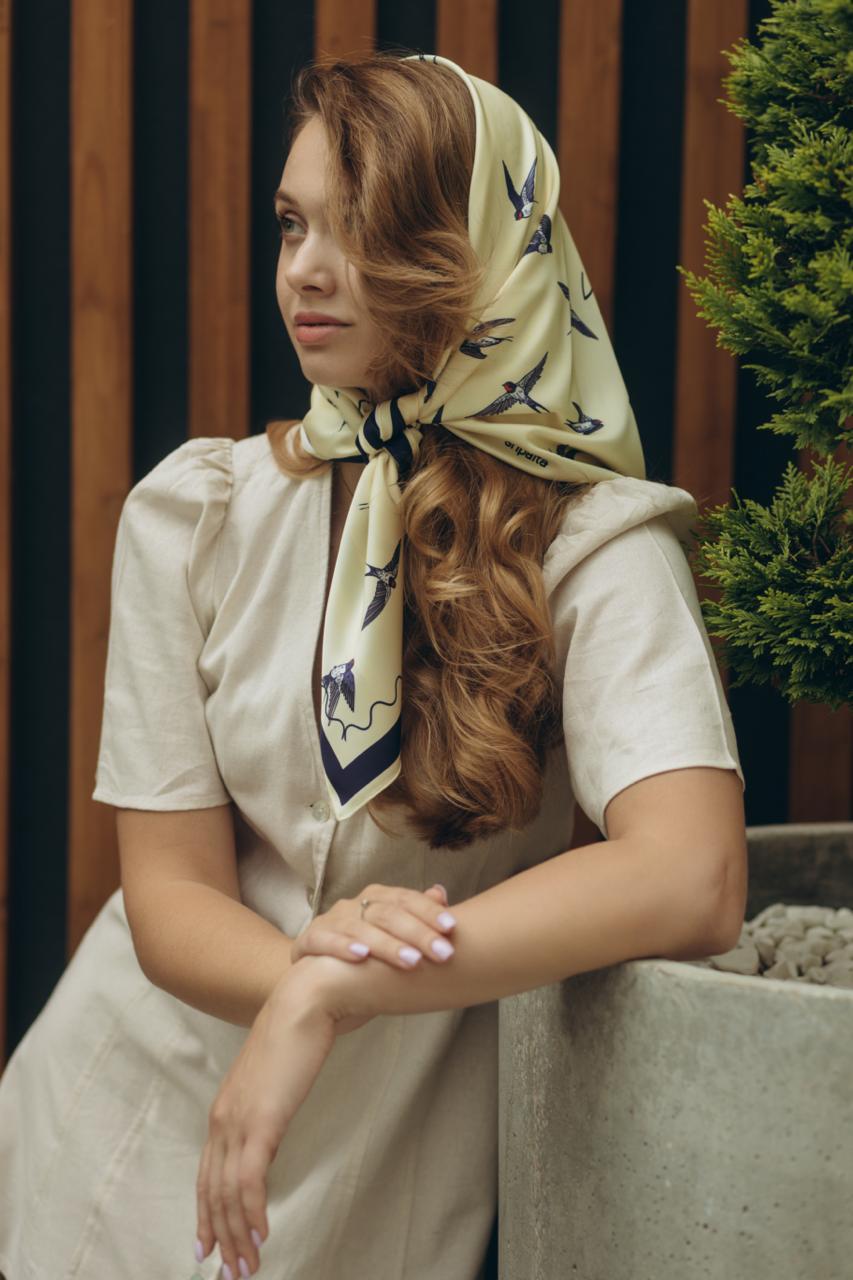 Платок ласточки шелковый 55х55 см Бежевый (27581353) - фото 7 Платок ласточки шелковый 55х55 см Бежевый (27581353) - фото 7