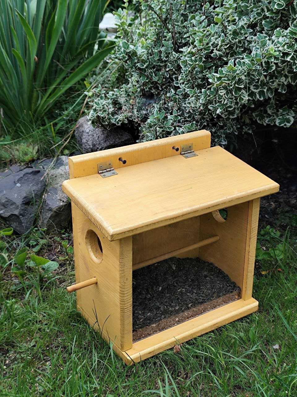 Кормушка для птиц Запутанка бункерного типа из дерева сосны 30х30х17 см Бежевый - фото 8 Кормушка для птиц Запутанка бункерного типа из дерева сосны 30х30х17 см Бежевый - фото 8