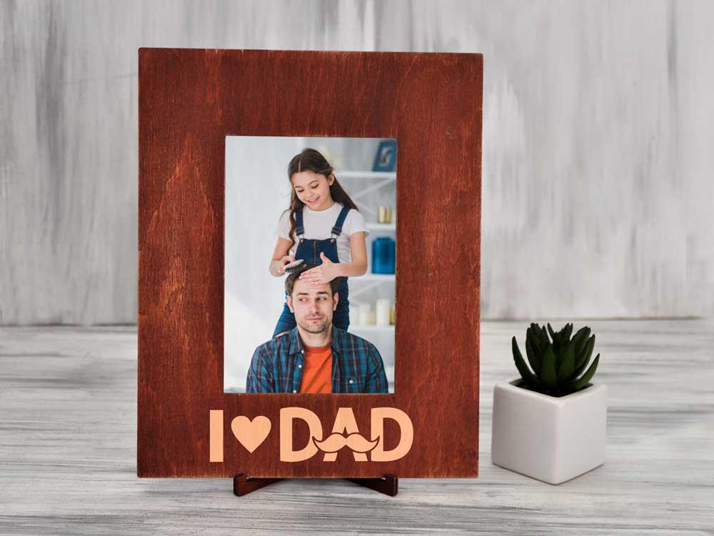 Фоторамка WoodPresentStudio Люблю папу 10х15 вертикальная Красное дерево
