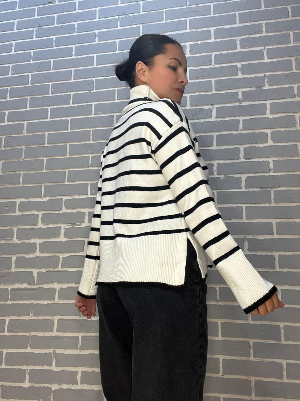 Светр жіночий A-N 263 високе горло смуга розрізи вільний OS Білий (3146) - фото 8