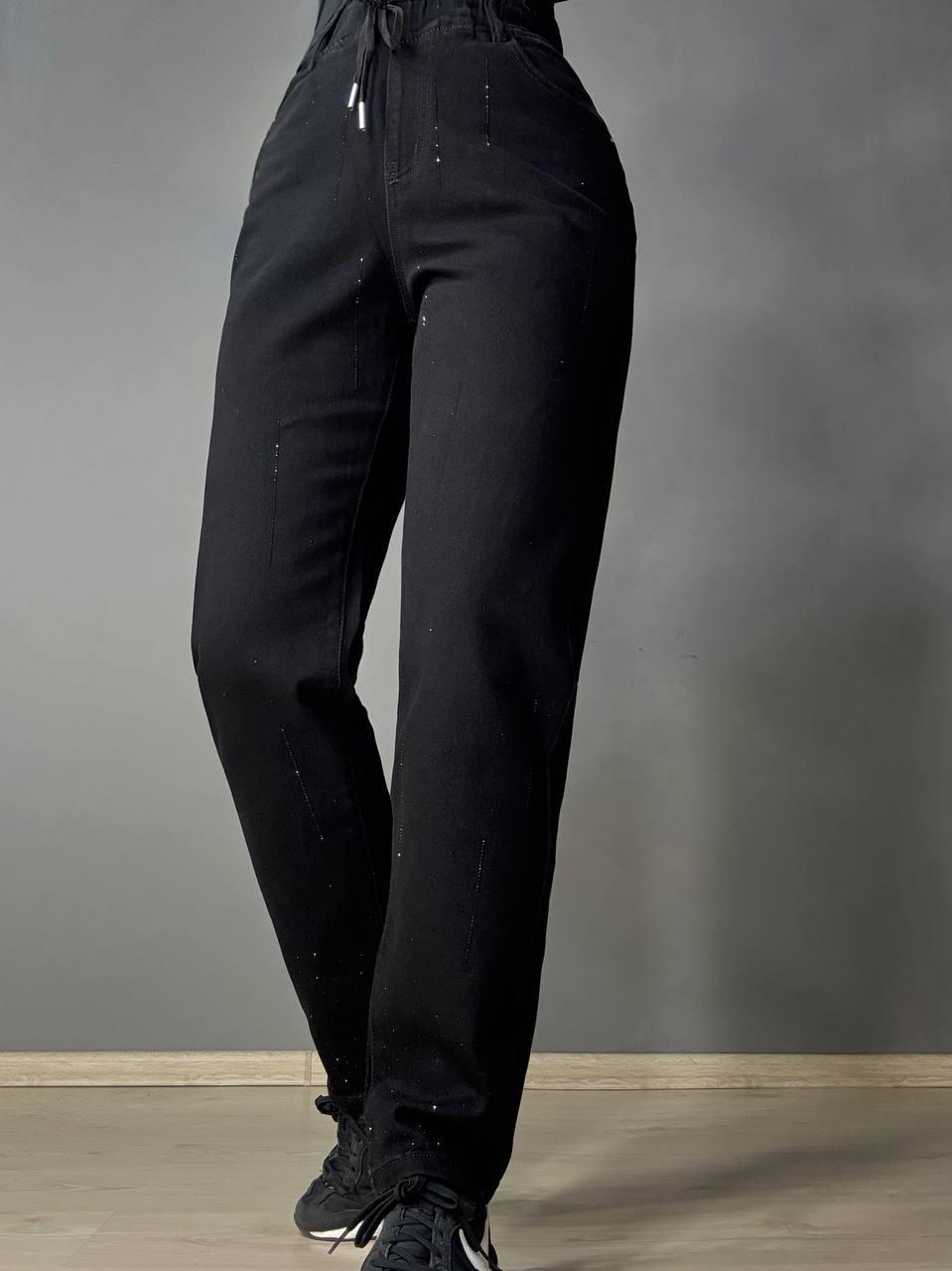 Джинсы женские Ladyn 836 MOM на резинке рассыпь камней большие размеры р. 42 Черный (5118) - фото 5 Джинсы женские Ladyn 836 MOM на резинке рассыпь камней большие размеры р. 42 Черный (5118) - фото 5