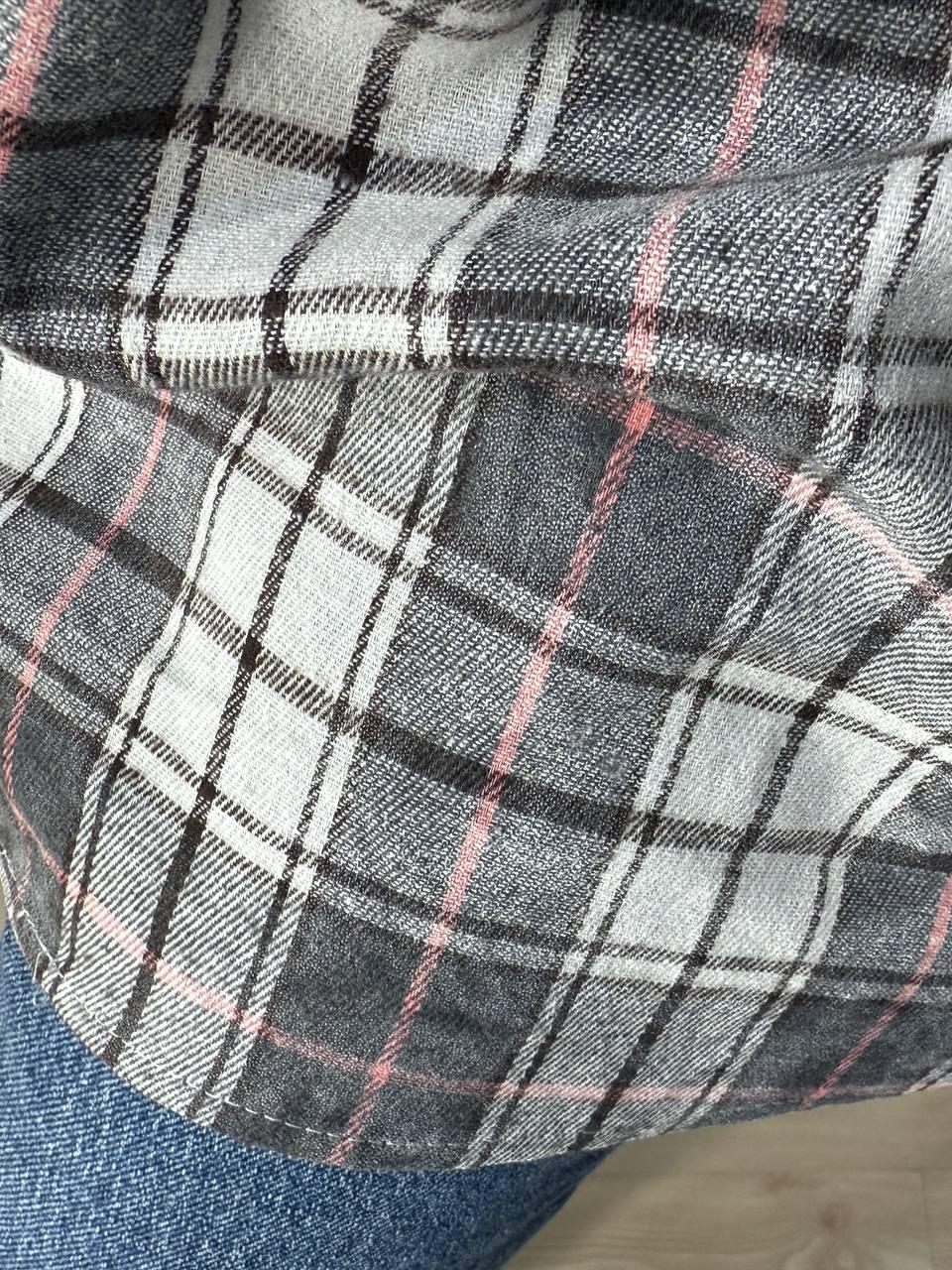 Сорочка жіноча YZY 7765 в клітинку оверсайз широка варена OS Сірий (4919) - фото 6 Сорочка жіноча YZY 7765 в клітинку оверсайз широка варена OS Сірий (4919) - фото 6