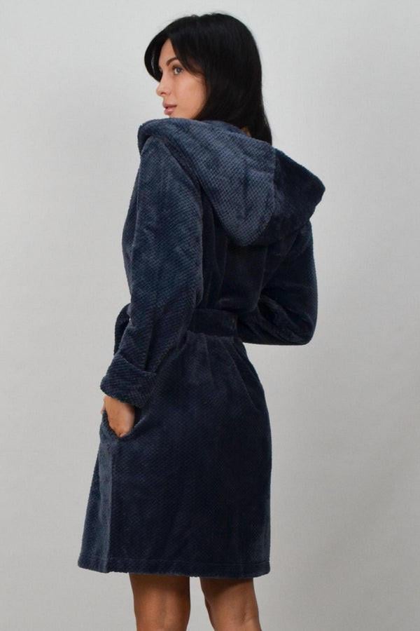 Халат женский Roksana короткий на запах с карманами и капюшоном веллсофт Темно-синий L Темно-серый (1426/90091) - фото 3 Халат женский Roksana короткий на запах с карманами и капюшоном веллсофт Темно-синий L Темно-серый (1426/90091) - фото 3