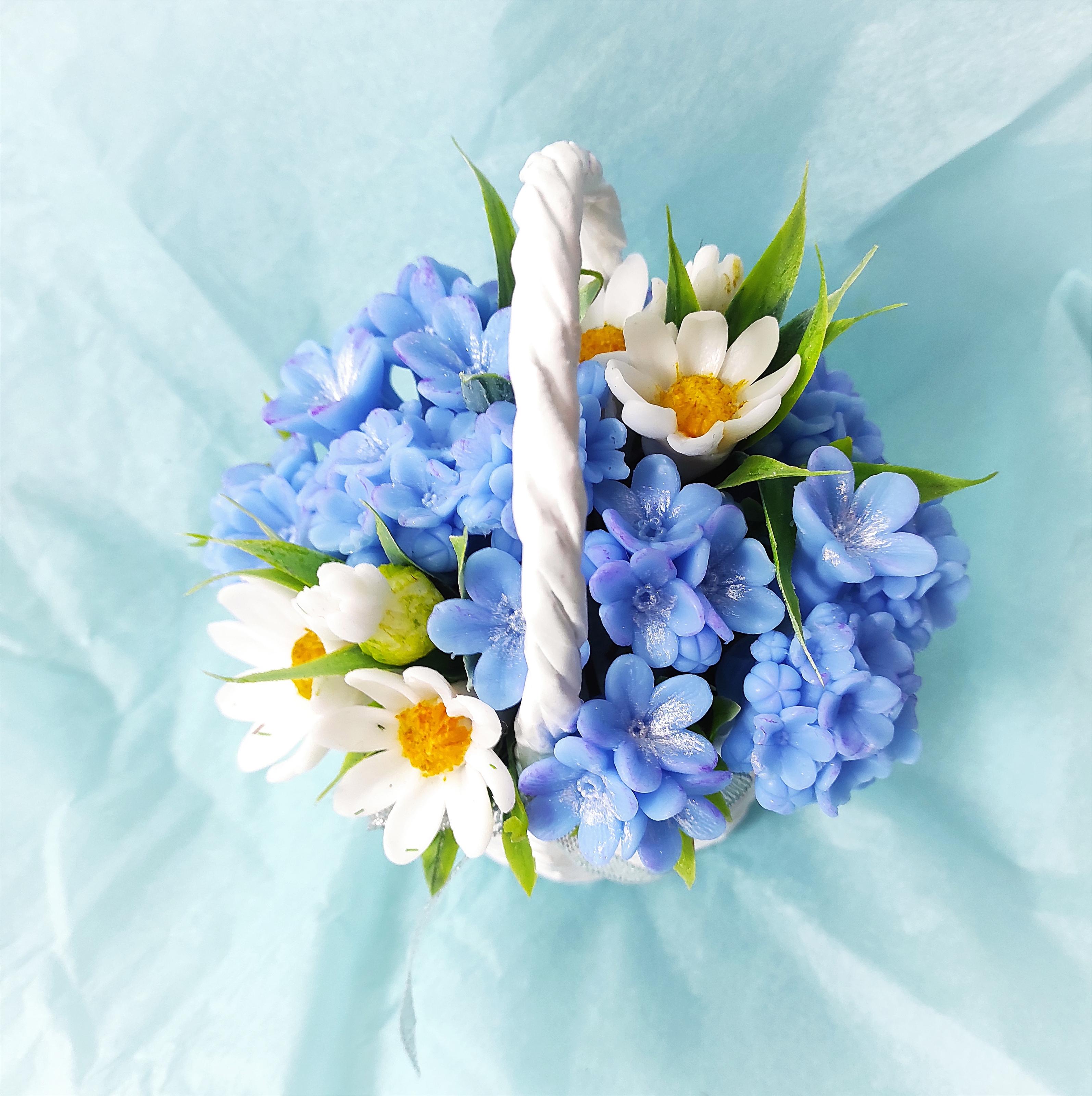 Букет цветов из мыла Bila Lileya Незабудки с ромашками в корзинке (MB-00736)