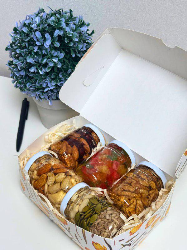 Набір подарунковий Крокуси/горішки в меді акації 5 баночок 130 г