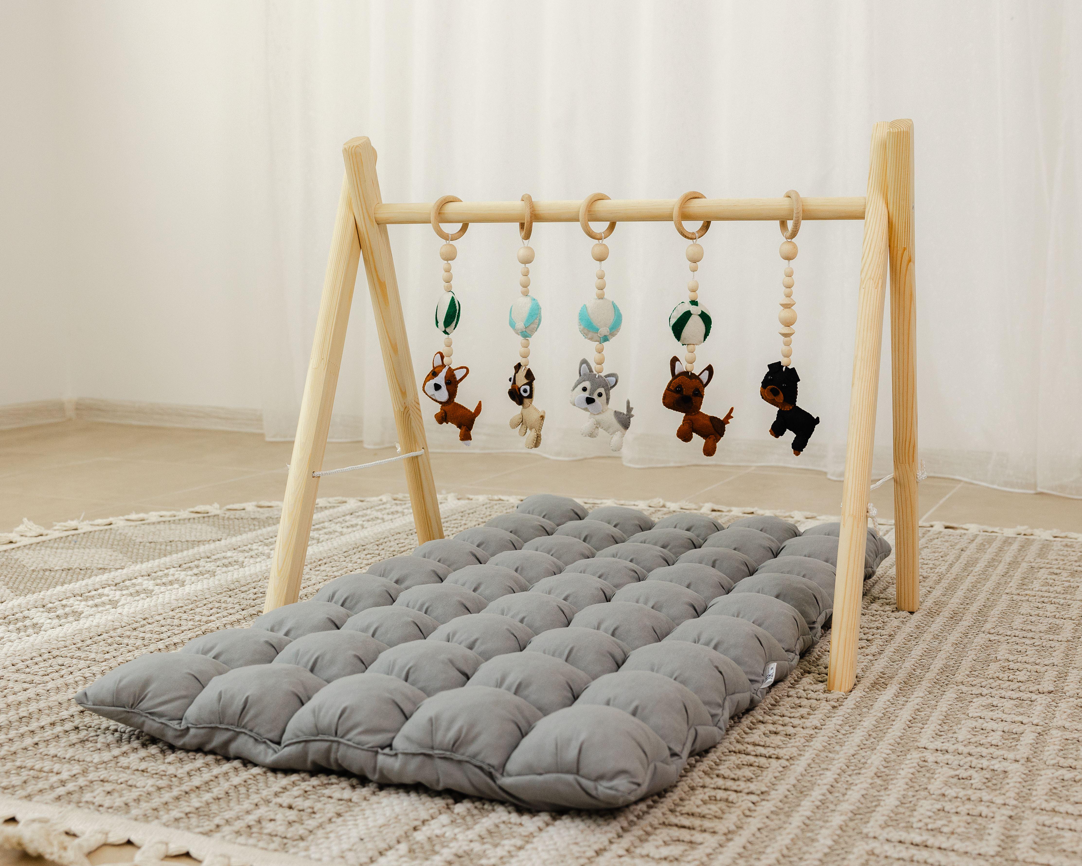 Мобиль напольный Дружок с матрасиком Серый (0002284)