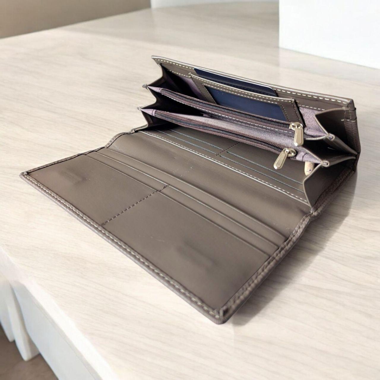 Гаманець жіночий великий на магніті із зовнішнім відділенням для монет Saralyn 19х10 см Бежевий (2-82A) - фото 4 Гаманець жіночий великий на магніті із зовнішнім відділенням для монет Saralyn 19х10 см Бежевий (2-82A) - фото 4