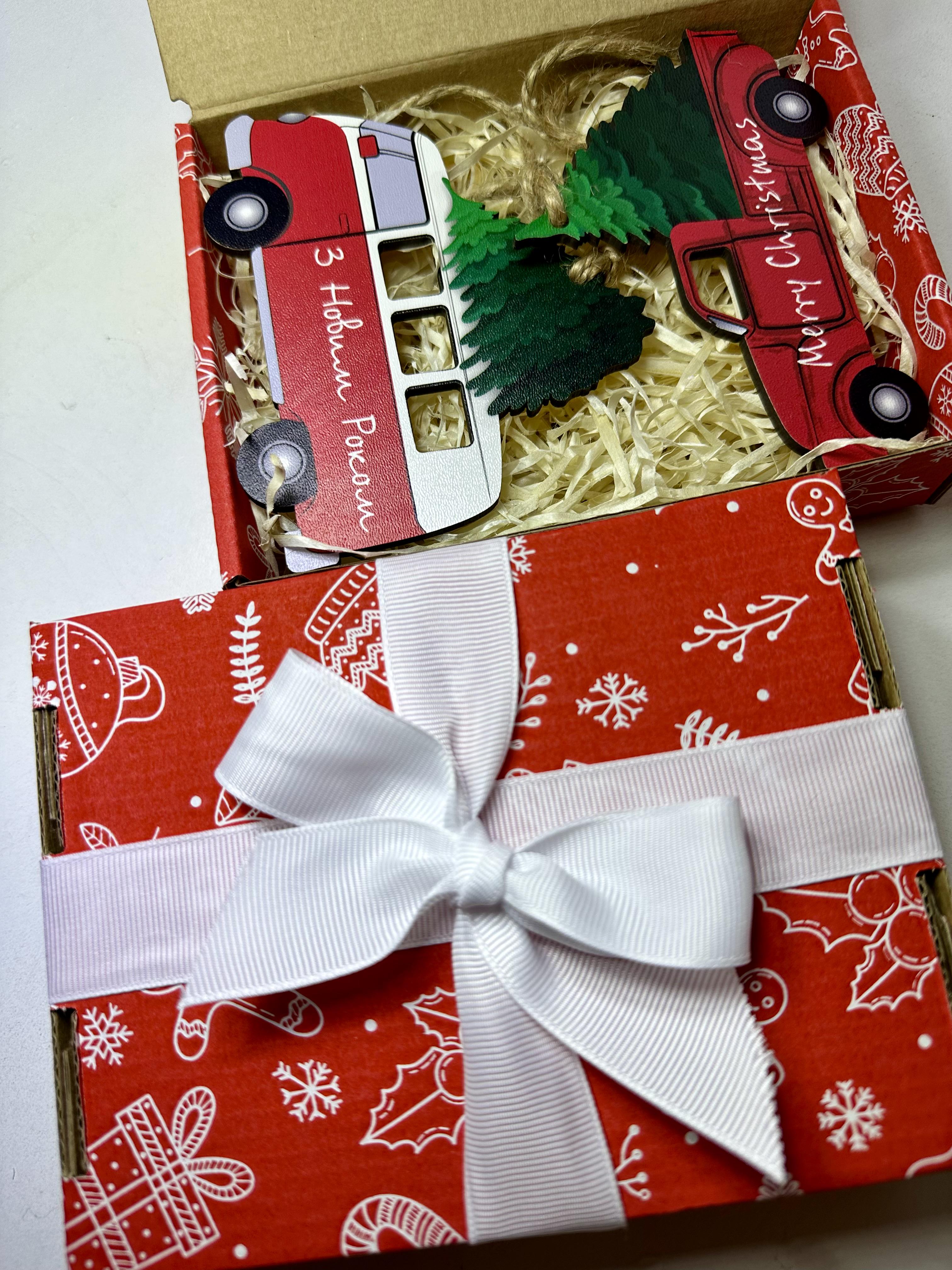 Подарунковий бокс з новорічними іграшками 4 шт. (13479902) - фото 5