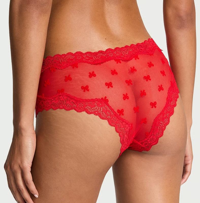 Трусики-чики женские Victoria's Secret сетчатые с кружевом и флокованными бантиками S Красный (2800639133) - фото 2 Трусики-чики женские Victoria's Secret сетчатые с кружевом и флокованными бантиками S Красный (2800639133) - фото 2